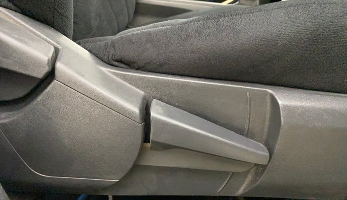 2021 Renault Kiger RXT (O) MT, Petrol, Manual, 38,965 km, Driver Side Adjustment Panel