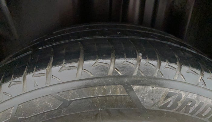 2020 Volkswagen Vento HIGHLINE 1.0L TSI, Petrol, Manual, 1,44,347 km, Left Rear Tyre Tread