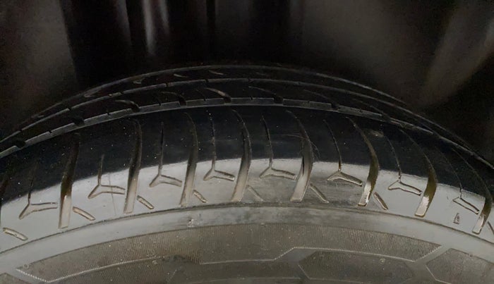 2020 Volkswagen Vento HIGHLINE 1.0L TSI, Petrol, Manual, 1,44,347 km, Right Rear Tyre Tread