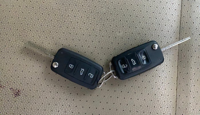 2020 Volkswagen Vento HIGHLINE 1.0L TSI, Petrol, Manual, 1,44,347 km, Key Close Up