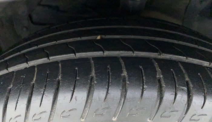 2015 Maruti S Cross ALPHA 1.3, Diesel, Manual, Left Front Tyre Tread