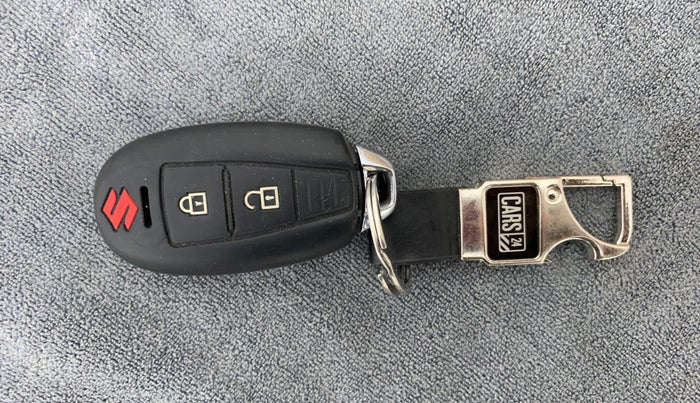 2015 Maruti S Cross ALPHA 1.3, Diesel, Manual, Key Close Up