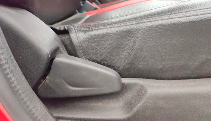 2019 Renault Kwid RXT 1.0 AMT (O), Petrol, Automatic, 31,016 km, Driver Side Adjustment Panel