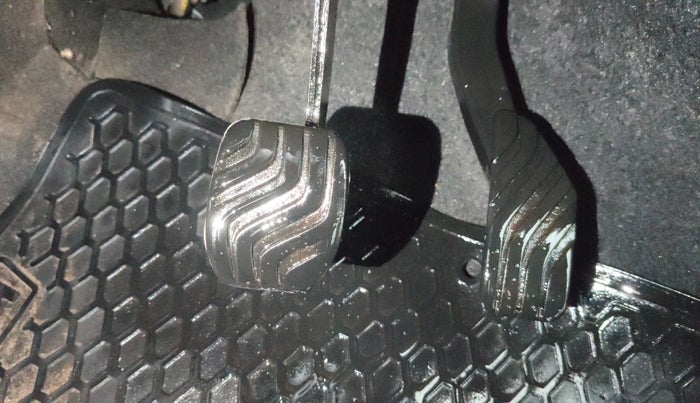 2019 Renault Kwid RXT 1.0 AMT (O), Petrol, Automatic, 31,016 km, Pedals