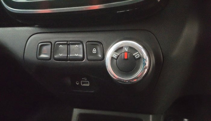 2019 Renault Kwid RXT 1.0 AMT (O), Petrol, Automatic, 31,016 km, Gear Lever