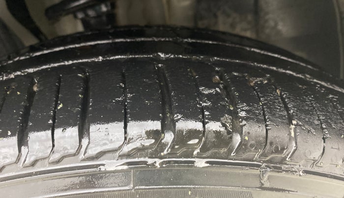 2020 Renault TRIBER RXZ, Petrol, Manual, 22,206 km, Right Front Tyre Tread