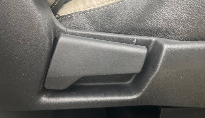 2020 Renault TRIBER RXZ, Petrol, Manual, 22,206 km, Driver Side Adjustment Panel