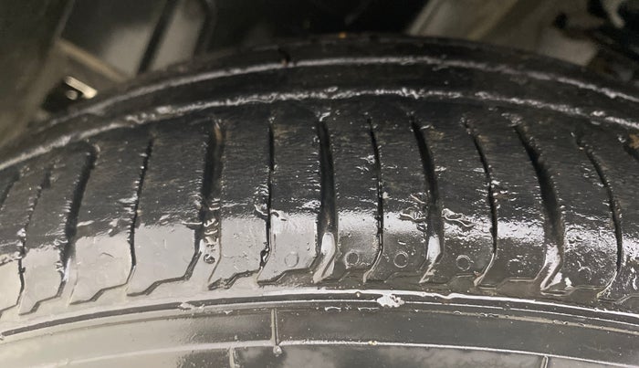 2020 Renault TRIBER RXZ, Petrol, Manual, 22,206 km, Left Front Tyre Tread