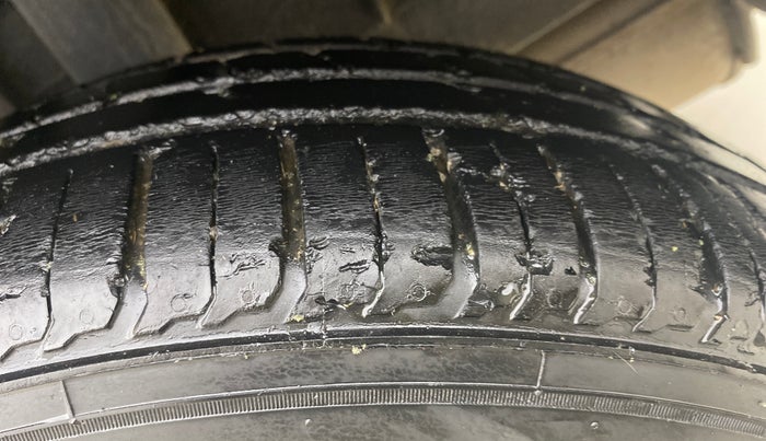 2020 Renault TRIBER RXZ, Petrol, Manual, 22,206 km, Left Rear Tyre Tread