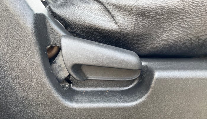 2015 Maruti Wagon R 1.0 VXI, Petrol, Manual, 80,292 km, Driver Side Adjustment Panel