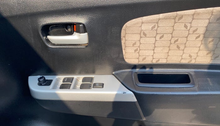 2015 Maruti Wagon R 1.0 VXI, Petrol, Manual, 80,292 km, Driver Side Door Panels Control