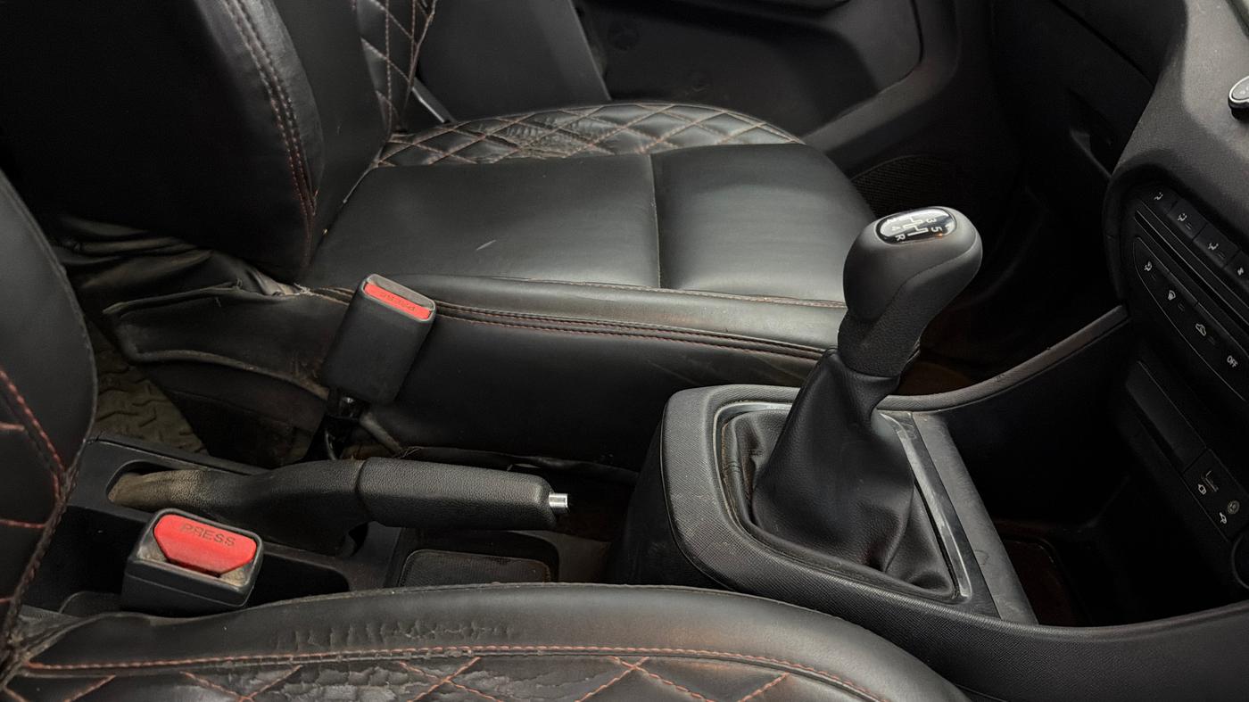 2022 Tata PUNCH ADVENTURE MT, Petrol, Manual, 86,142 km, Gear Lever