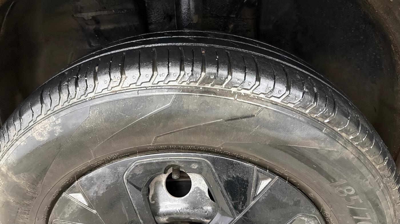 2022 Tata PUNCH ADVENTURE MT, Petrol, Manual, 86,142 km, Left Front Tyre Tread