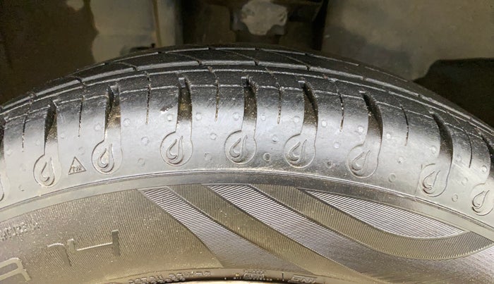 2020 Renault Kwid RXT 1.0 AMT, Petrol, Automatic, 21,330 km, Left Front Tyre Tread