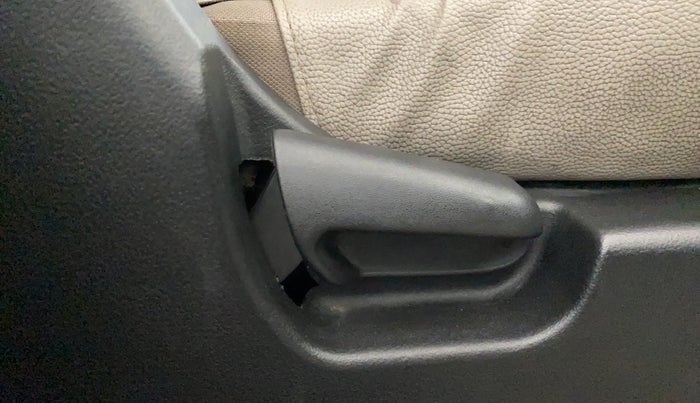 2015 Maruti Wagon R 1.0 VXI, Petrol, Manual, 51,019 km, Driver Side Adjustment Panel