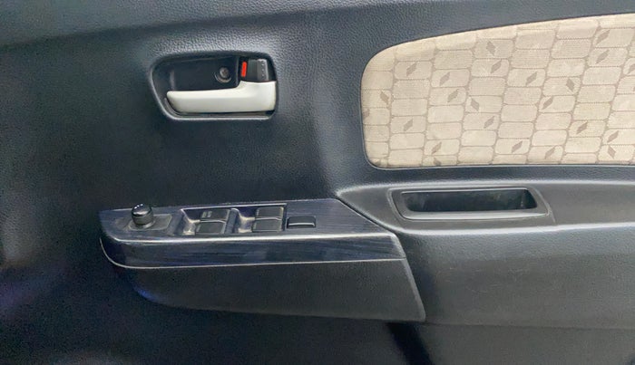 2015 Maruti Wagon R 1.0 VXI, Petrol, Manual, 51,019 km, Driver Side Door Panels Control