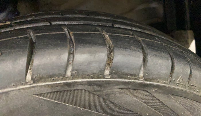 2015 Maruti Wagon R 1.0 VXI, Petrol, Manual, 51,019 km, Right Front Tyre Tread