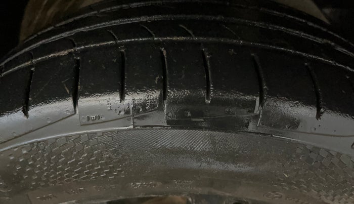 2020 MG HECTOR SHARP 1.5 DCT PETROL, Petrol, Automatic, 40,993 km, Right Front Tyre Tread