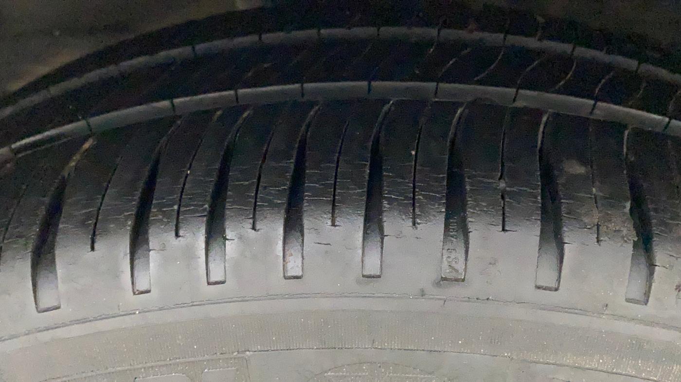 2011 Toyota Etios Liva VX, Petrol, Manual, 92,772 km, Right Rear Tyre Tread