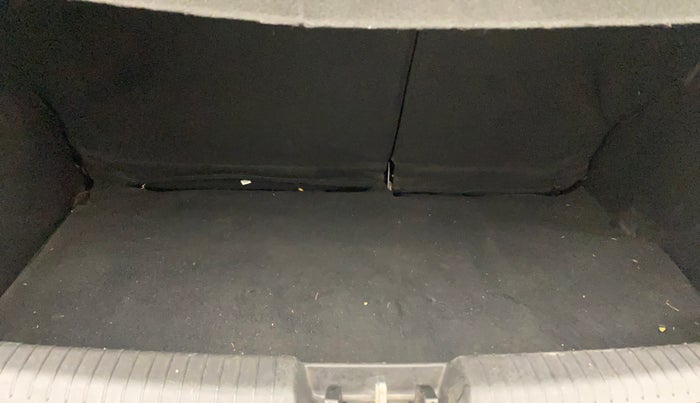 2013 Hyundai i20 ASTA 1.2, Petrol, Manual, 1,24,088 km, Boot Inside