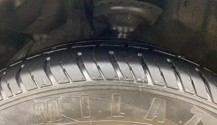 2013 Hyundai i20 ASTA 1.2, Petrol, Manual, 1,24,088 km, Left Front Tyre Tread