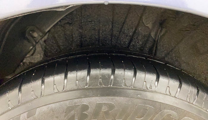 2013 Hyundai i20 ASTA 1.2, Petrol, Manual, 1,24,088 km, Right Rear Tyre Tread