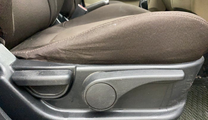 2013 Hyundai i20 ASTA 1.2, Petrol, Manual, 1,24,088 km, Driver Side Adjustment Panel