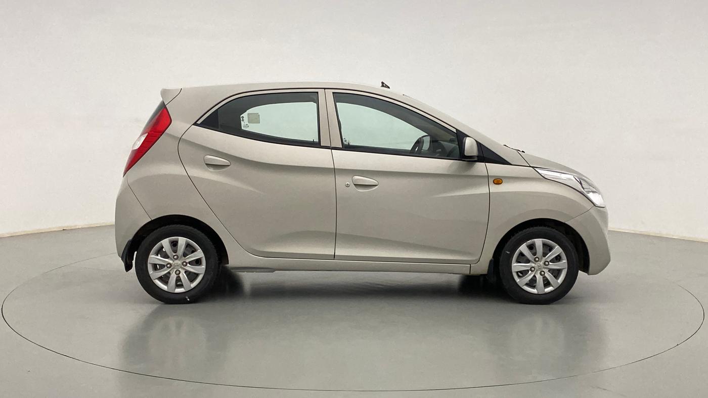 2013 Hyundai Eon SPORTZ, Petrol, Manual, 28,651 km, Right Side View