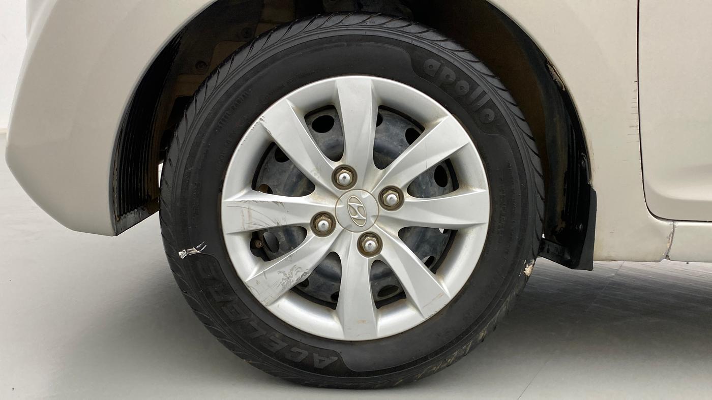 2013 Hyundai Eon SPORTZ, Petrol, Manual, 28,651 km, Left Front Wheel