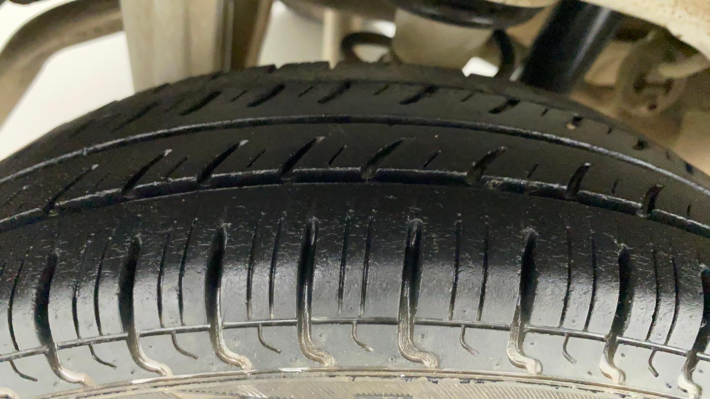 2018 Maruti Alto 800 LXI, Petrol, Manual, 28,050 km, Right Rear Tyre Tread