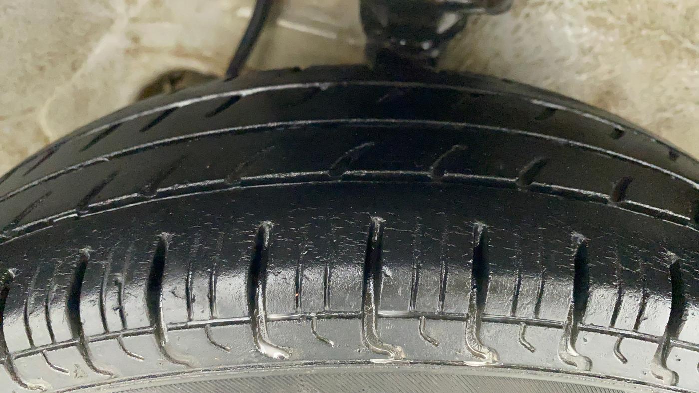 2018 Maruti Alto 800 LXI, Petrol, Manual, 28,050 km, Right Front Tyre Tread