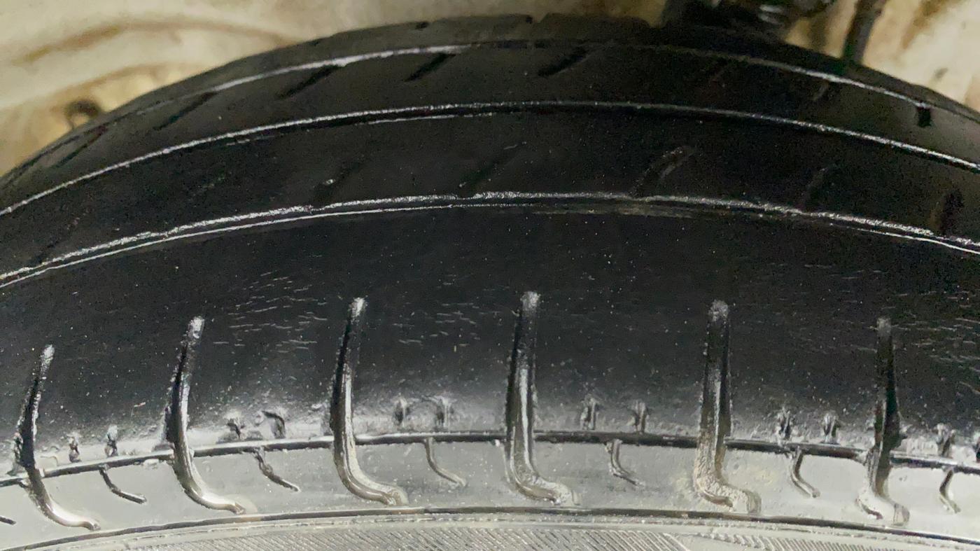 2018 Maruti Alto 800 LXI, Petrol, Manual, 28,050 km, Left Front Tyre Tread