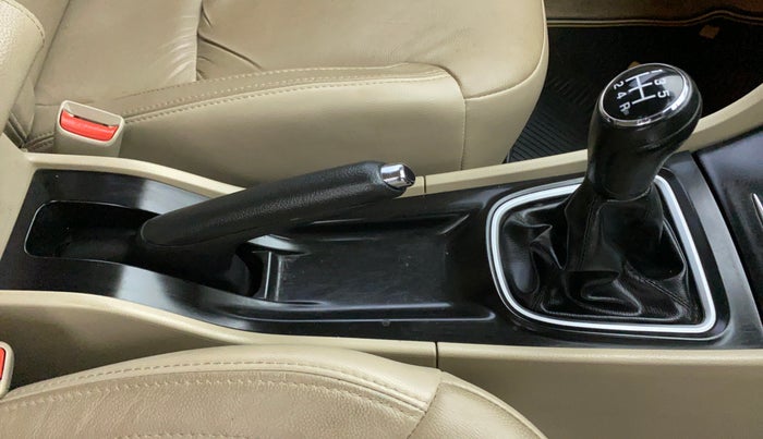2017 Maruti Ciaz ALPHA 1.4 VVT, Petrol, Manual, 21,004 km, Gear Lever