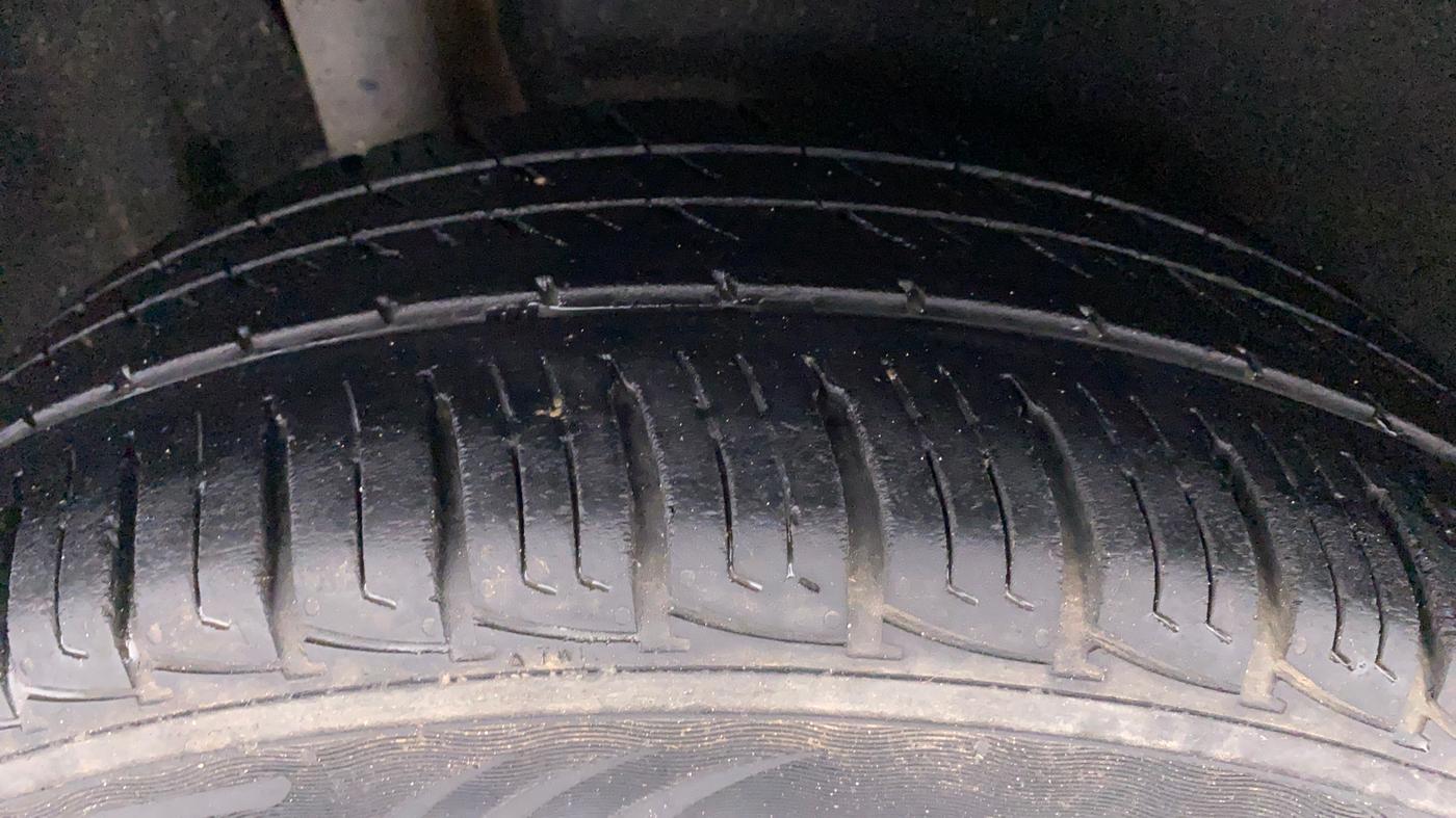 2018 Maruti Vitara Brezza VDI AMT, Diesel, Automatic, 97,704 km, Right Rear Tyre Tread