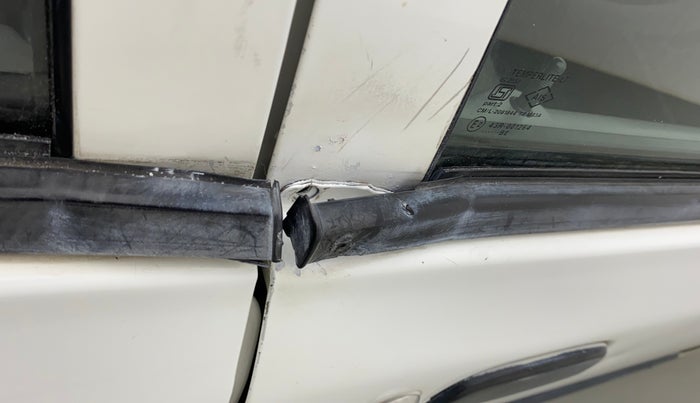 2014 Maruti Alto K10 VXI, Petrol, Manual, 39,739 km, Driver-side door - Weather strip has minor damage