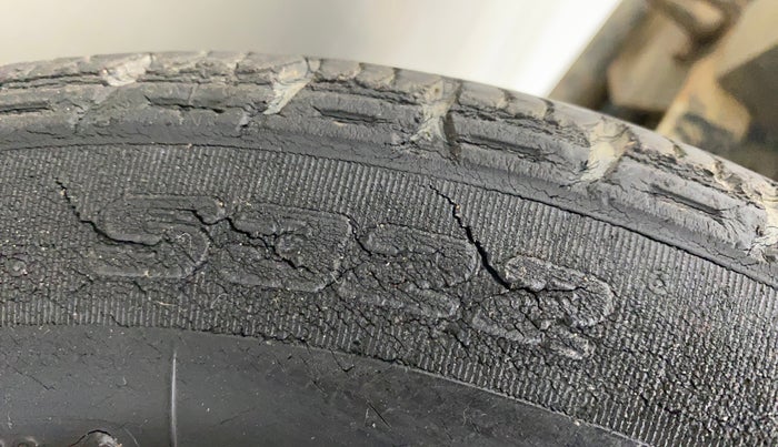 2014 Maruti Alto K10 VXI, Petrol, Manual, 39,739 km, Left front tyre - Minor crack