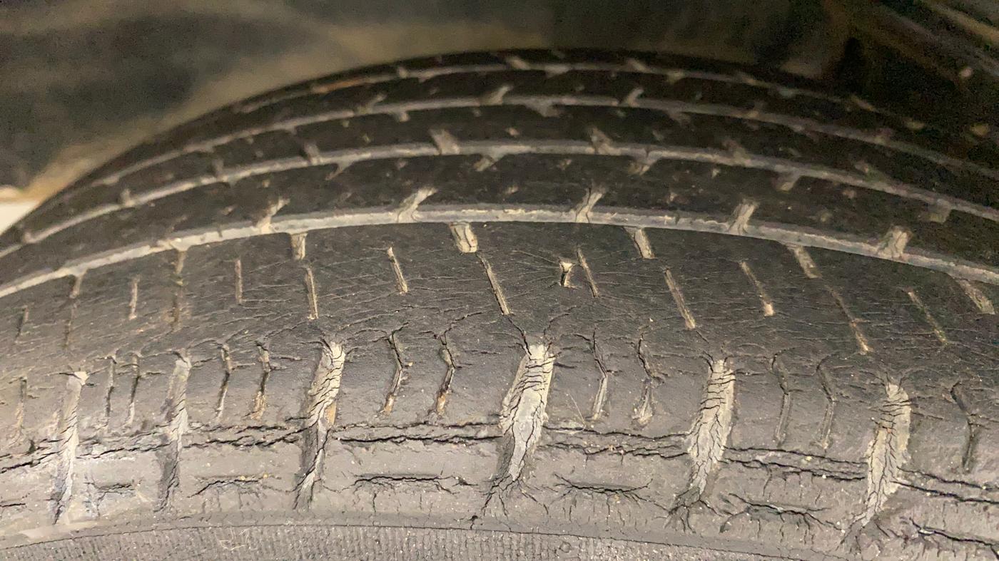 2014 Maruti Alto K10 VXI, Petrol, Manual, 39,739 km, Left Front Tyre Tread