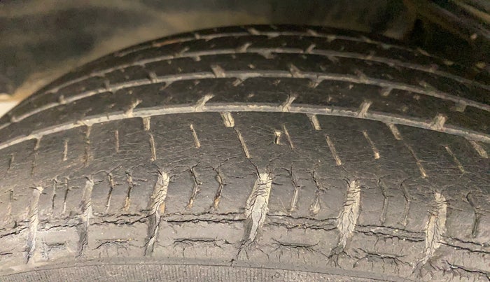 2014 Maruti Alto K10 VXI, Petrol, Manual, 39,739 km, Left Front Tyre Tread