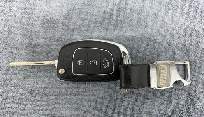 2016 Hyundai Verna FLUIDIC 1.6 VTVT S AT, Petrol, Automatic, 36,513 km, Key Close Up