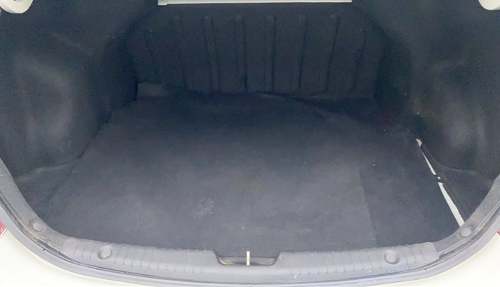 2016 Hyundai Verna FLUIDIC 1.6 VTVT S AT, Petrol, Automatic, 36,513 km, Boot Inside