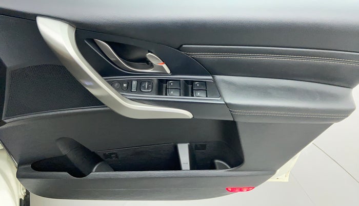 2018 Mahindra XUV500 W11 AT, Diesel, Automatic, 29,359 km, Driver Side Door Panels Control