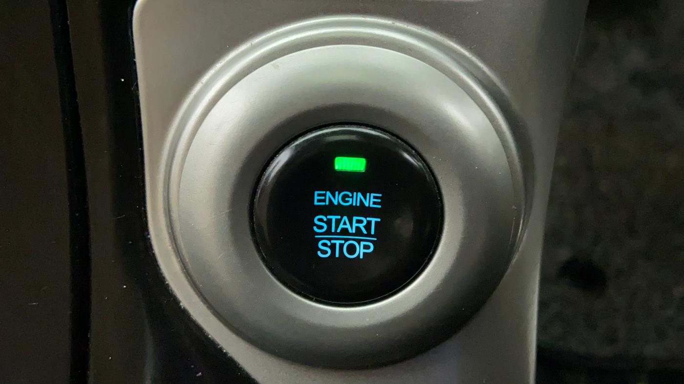 2018 Mahindra XUV500 W11 AT, Diesel, Automatic, 29,359 km, Keyless Start/ Stop Button
