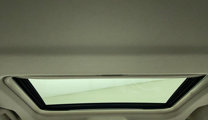 2018 Mahindra XUV500 W11 AT, Diesel, Automatic, 29,359 km, Moonroof/ Sunroof