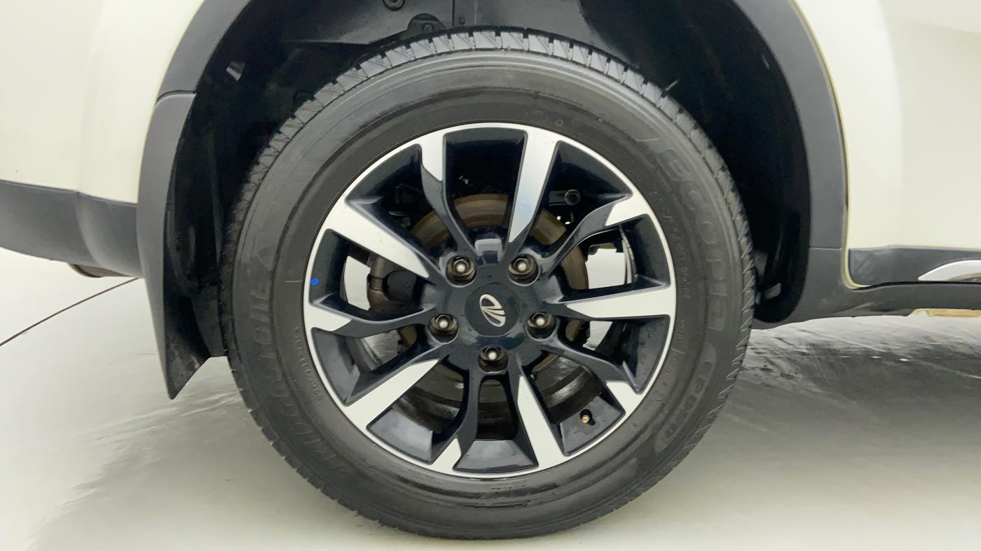 2018 Mahindra XUV500 W11 AT, Diesel, Automatic, 29,359 km, Right Rear Wheel