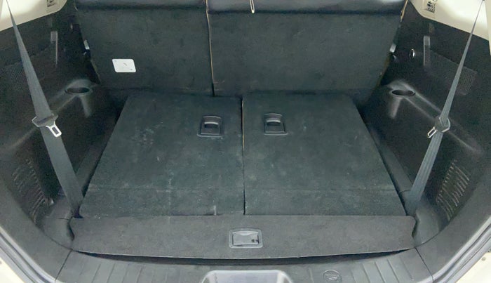 2018 Mahindra XUV500 W11 AT, Diesel, Automatic, 29,359 km, Boot Inside
