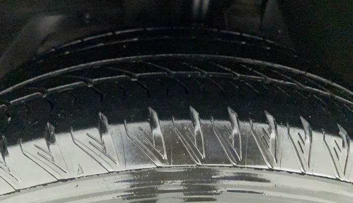 2018 Mahindra XUV500 W11 AT, Diesel, Automatic, 29,359 km, Left Front Tyre Tread