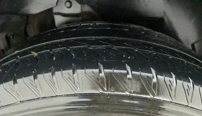2018 Mahindra XUV500 W11 AT, Diesel, Automatic, 29,359 km, Right Rear Tyre Tread