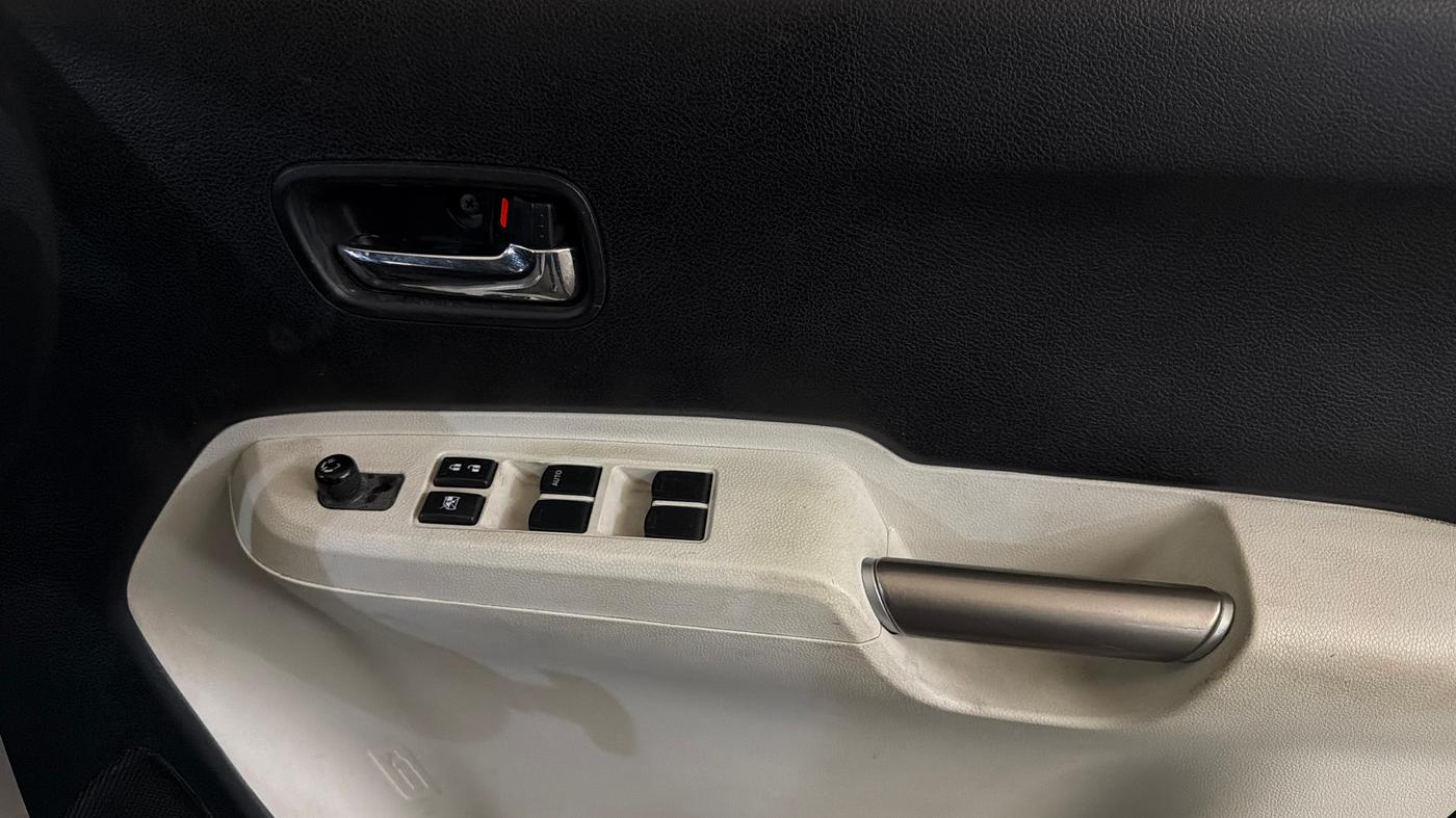 2018 Maruti IGNIS DELTA 1.2 AMT, Petrol, Automatic, 70,856 km, Driver Side Door Panels Control
