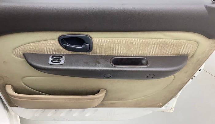 2012 Hyundai Santro Xing GL PLUS, Petrol, Manual, 60,738 km, Driver Side Door Panels Control