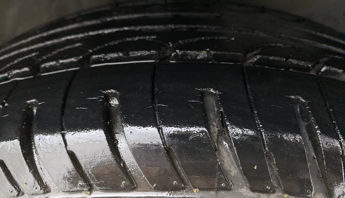 2013 Toyota Etios G, Petrol, Manual, 47,334 km, Right Front Tyre Tread